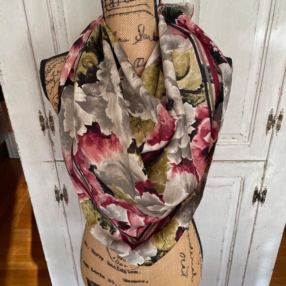 Women's 34" Square Floral Design Polyester Scarf Made In Italy - Picture 9 of 13